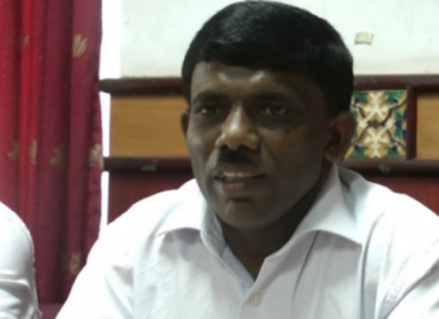Tawadkar listens to grievances of   Bokadbag locals