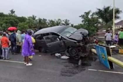 Taxi Loses Control Rams Into Streetlight Pole On Old Goa Bypass
