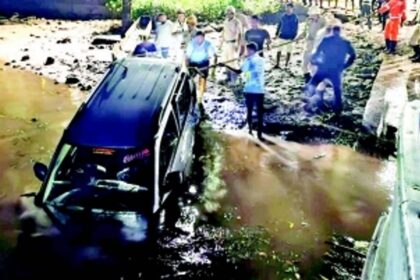 Taxi driver drowns  after car plunges into river at Sarmanas