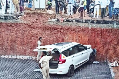 Taxi falls into pit near Dabolim junction