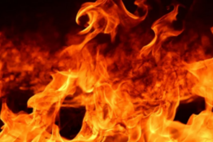 Taxi gutted; cabbie moves passengers   to safety