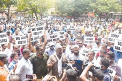 Taxi operators drive home their demand for resolving pending issues