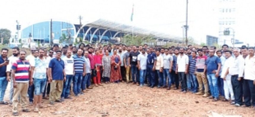 Taxi operators oppose rent-a-cab counter at airport 1 Taxi operators oppose rent-a-cab counter at airport