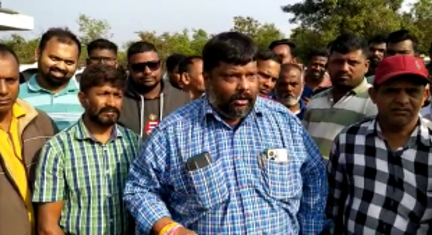 Taxi operators protest at Mopa airport despite Sec 144; say they will wait till 5 pm