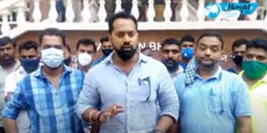 Taxi operators upset with ECI for  requisitioning M’rashtra vehicles