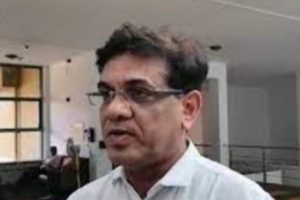 Taxi operators will have to shell out money  for replacing fuel-run vehicles with EVs