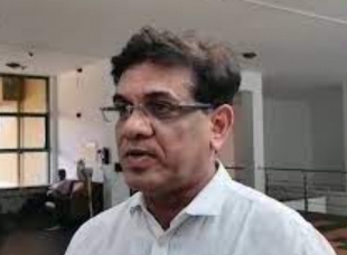 Taxi operators will have to shell out money  for replacing fuel-run vehicles with EVs