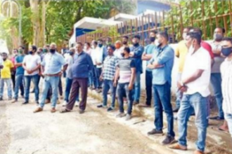 Taxi owners & politicians have an app-solutely cosy alliance. Who cares about tourists & commuters?