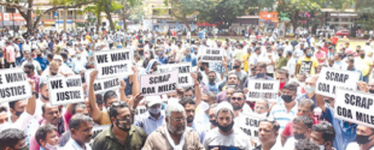 Taxi owners to continue strike