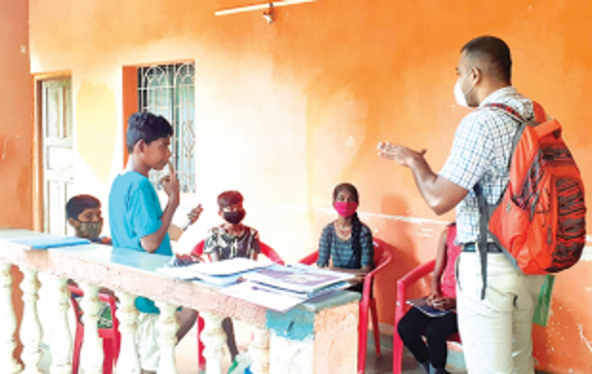 Teachers meet students in villages for offline classes