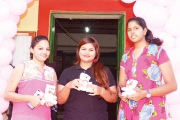 Teddy bear ‘return gifts’ excite first-time voters