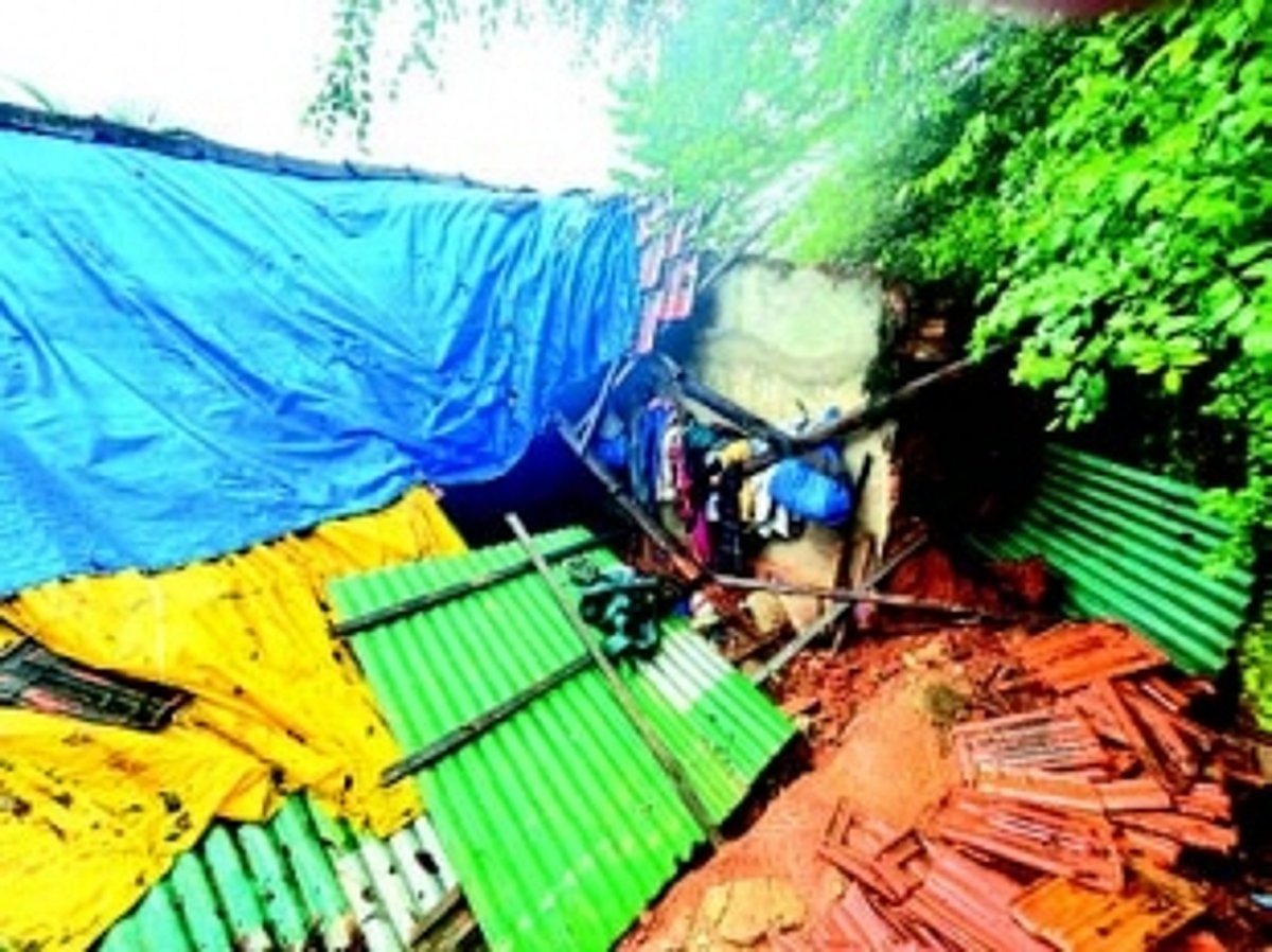 Teen killed, father injured in house wall collapse at Fatorda