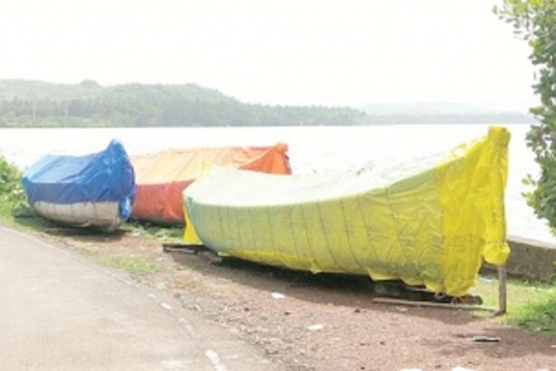 Tembwada, Vitthaldaswada fishermen want jetty to park their canoes