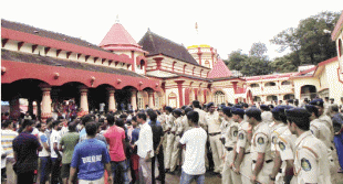 Tempers run high as Marcaim locals prevent  budgetary meeting of Navdurga committee