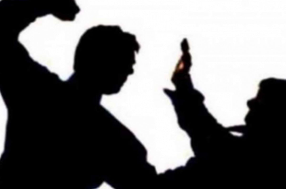 Temple priest, 2 others beaten up at Baina