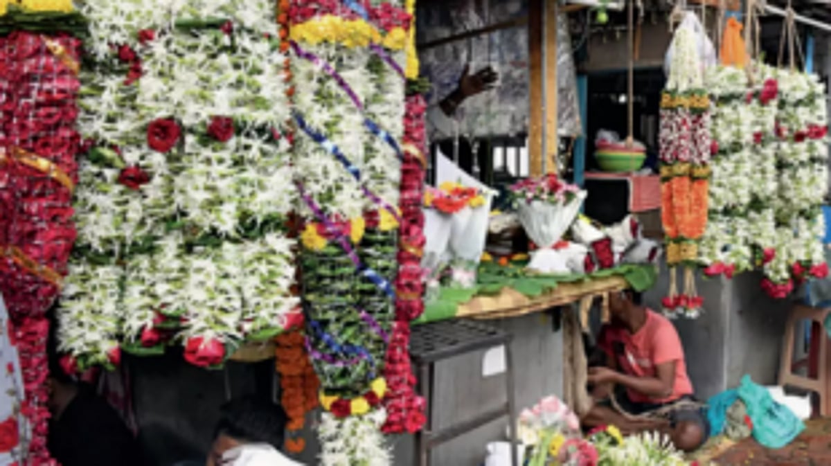 Temple vendors ask for government assistance