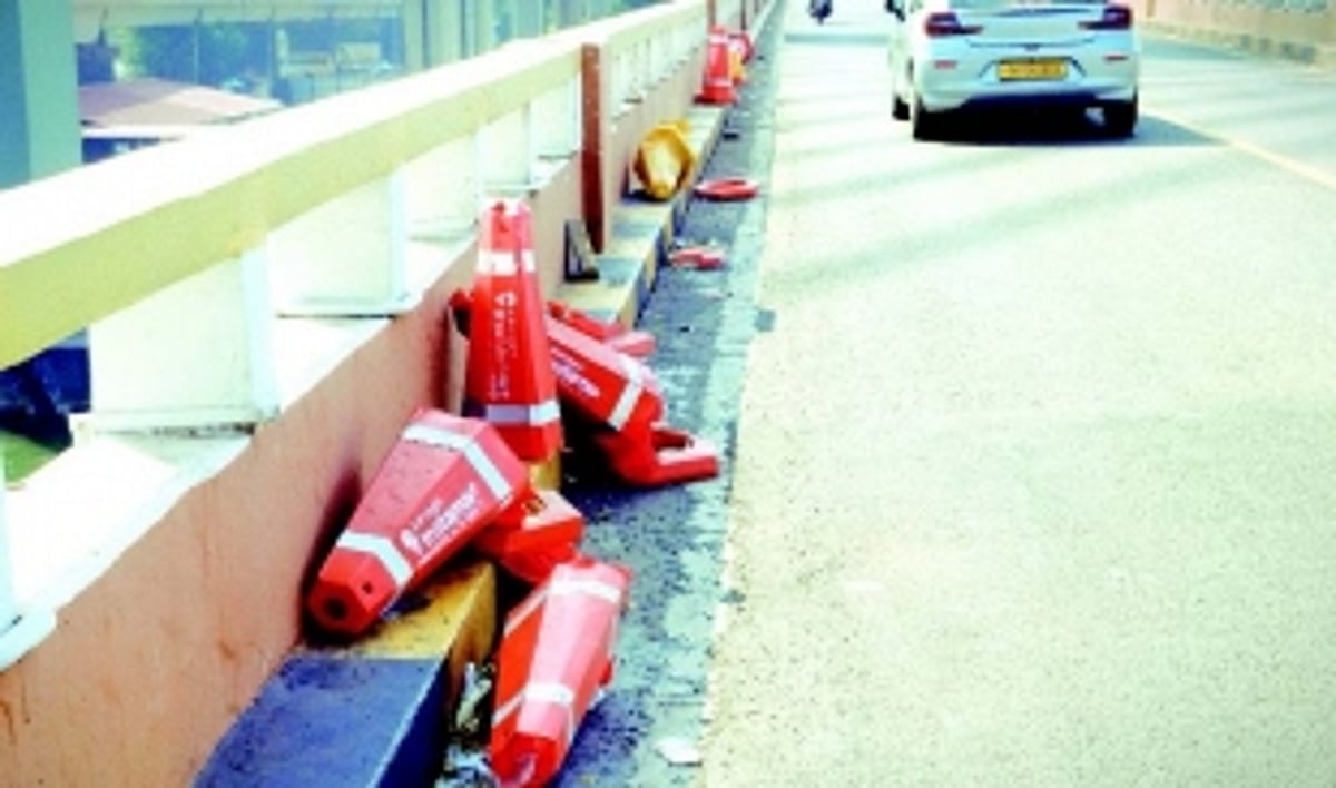 Temporary dividers  erected on Mandovi bridge  damaged within 25 days