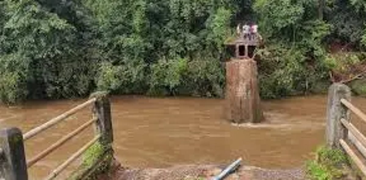 Temporary footbridge constructed at Paikul