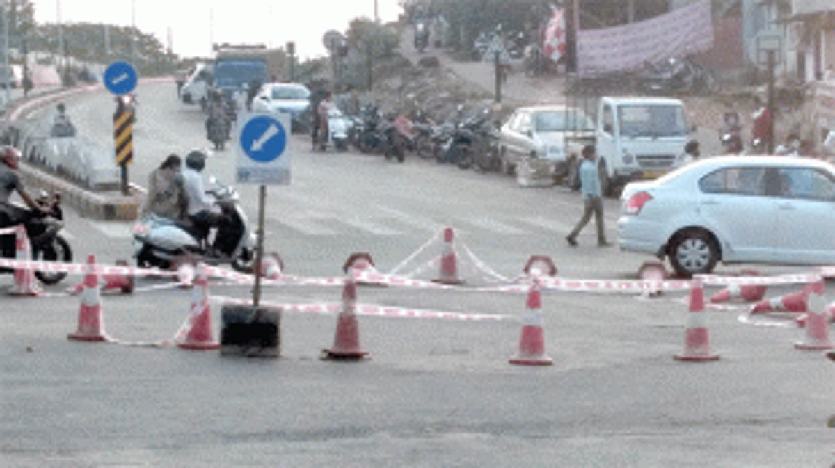 Temporary traffic circle  put up at Mangor