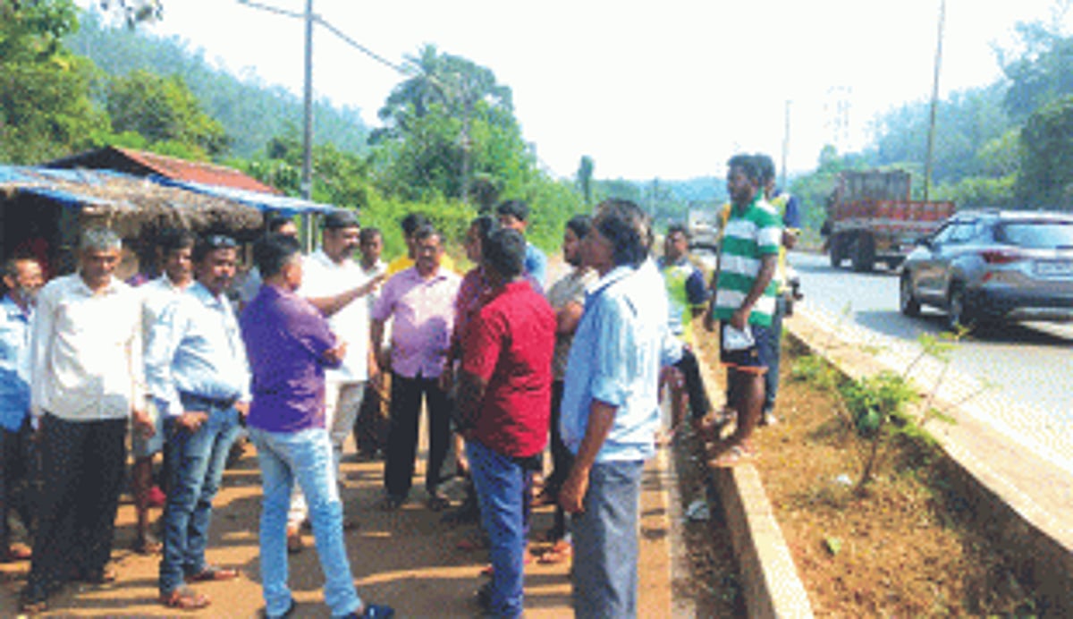 Tension at Curti over attempt to close median-gap on  4-lane National Highway