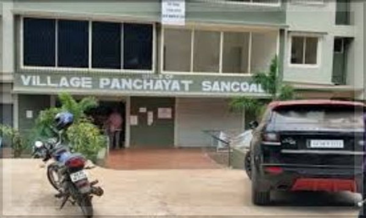 Tension at Sancoale Village Panchayat Meeting Over Alleged Corruption and fund Mismanagement