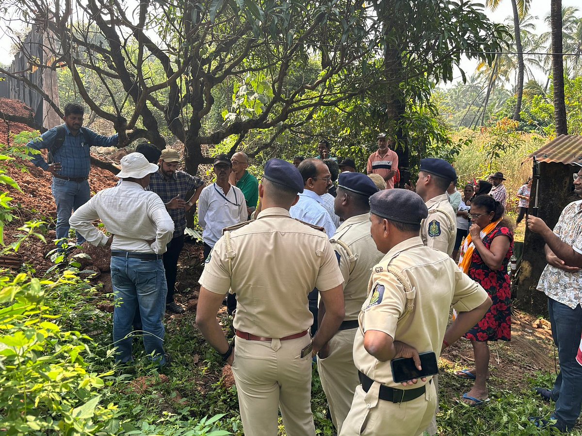 Tension at Velsao, as RVNL descends on Mollo village armed with bulldozers and police force