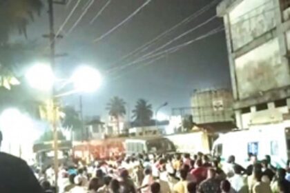Tension erupts in Baina as groups belonging to two communities clash