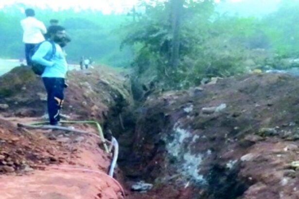 Tension erupts in Bethora's Bondbaag as gas line project blocks access roads