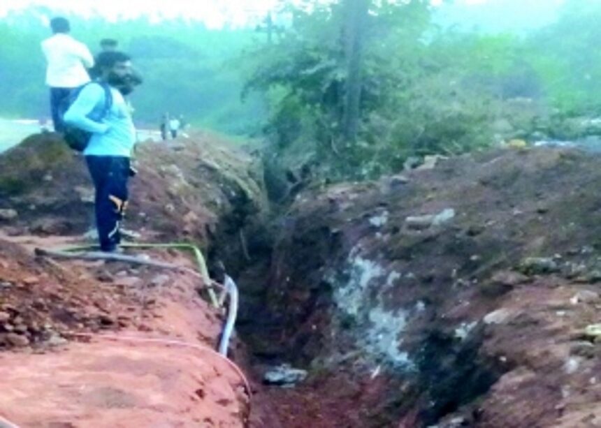 Tension erupts in Bethora's Bondbaag as gas line project blocks access roads