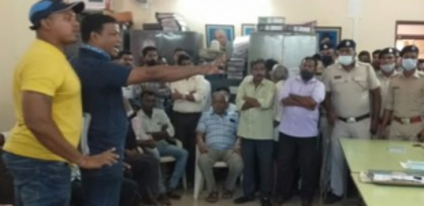 Tension prevails at Kundaim during BDO inspection of Chitrapur Mutt 1 Tension prevails at Kundaim during BDO inspection of Chitrapur Mutt