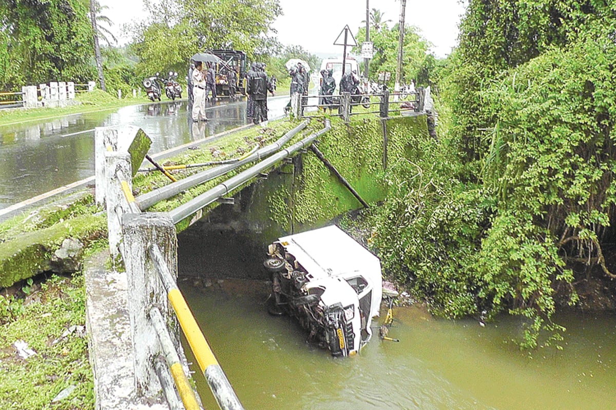 The Mahindra goods van which plunged into the culvert at Cuncolim on Sunday