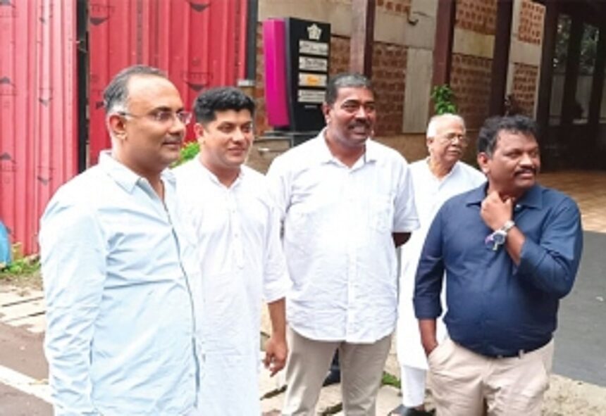 The Mall is open & the sale is on