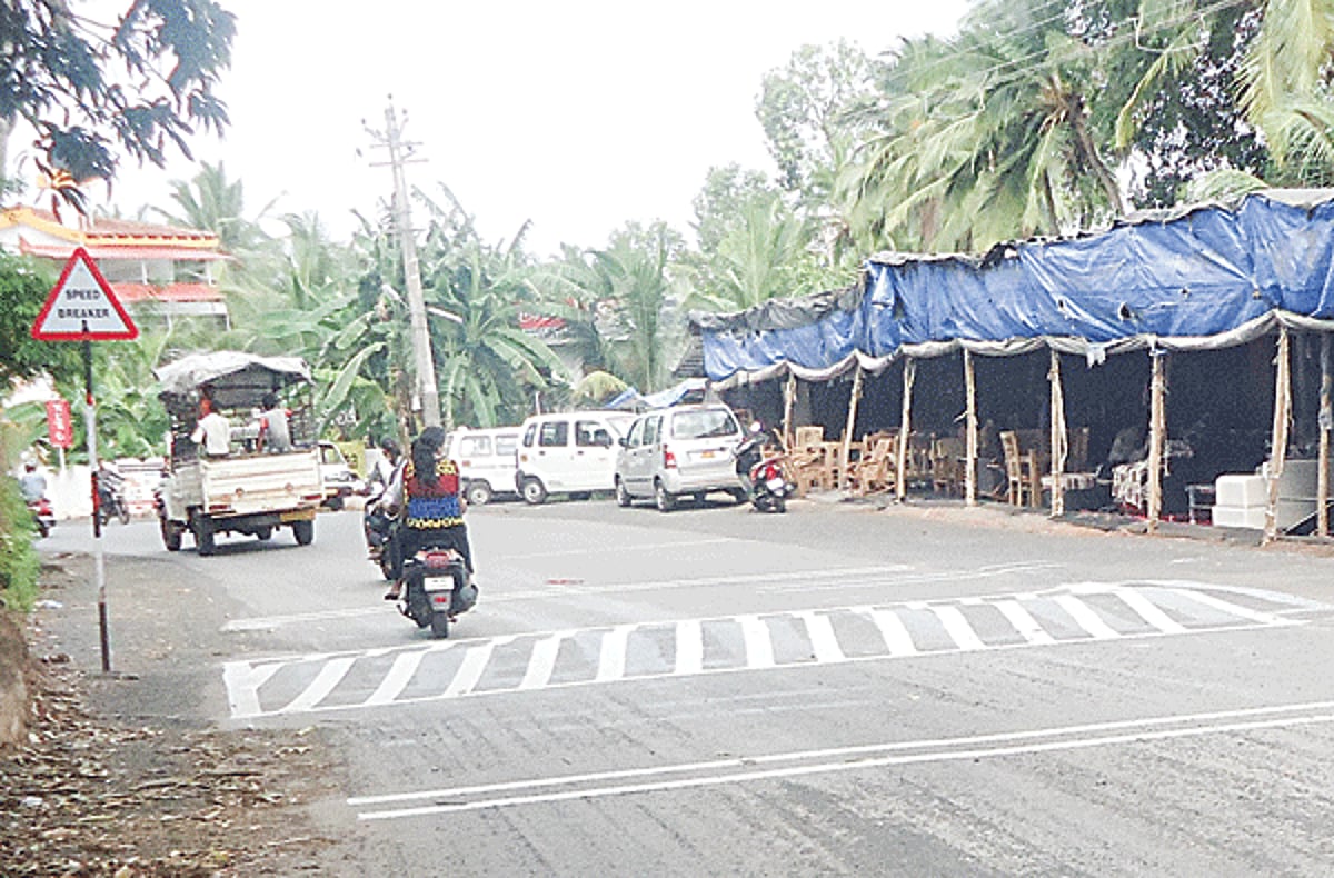 The PWD finally painted the speed breakers along the Nagoa-Parra-Mapusa road.