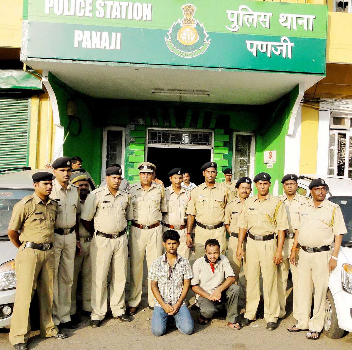The Panjim police team posing along with two thieves who were arrested for car thefts.