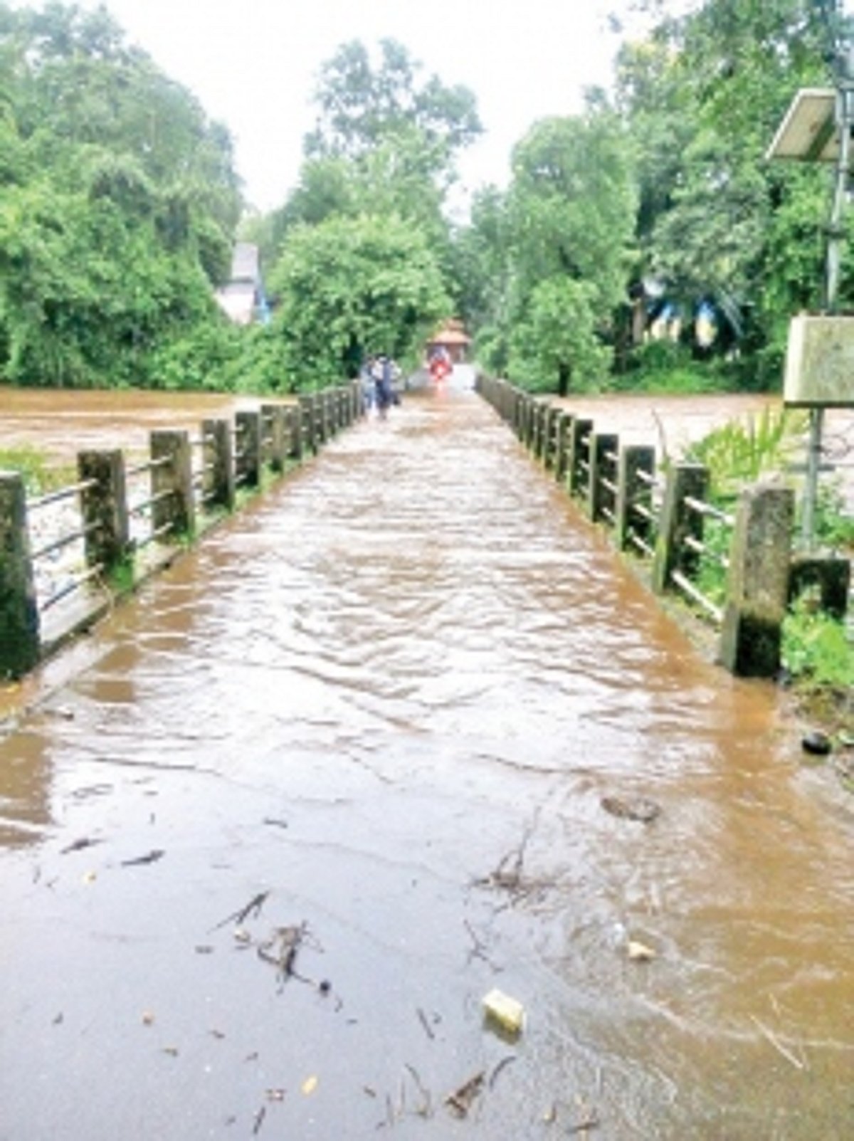The Troubled Paroda Bridge  that gets Submerged every Monsoon