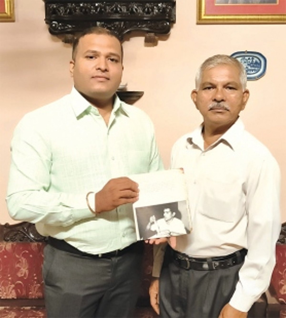 The Zo family of Chimbel: A legacy  of carving through generations