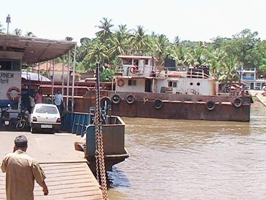 The barge that ran around along the Gaundalim-Cumbarjua route.