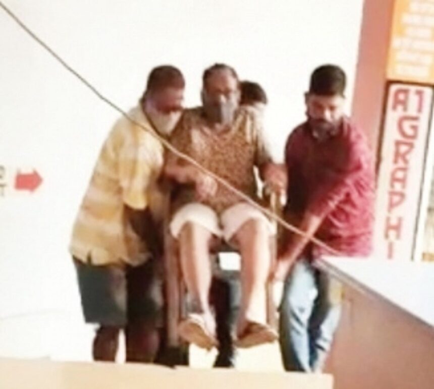 The elderly and infirm have to be ‘lifted’ to the Mapusa registrar’s office because the lift doesn’t work 1 The elderly and infirm have to be ‘lifted’ to the Mapusa registrar’s office because the lift doesn’t work
