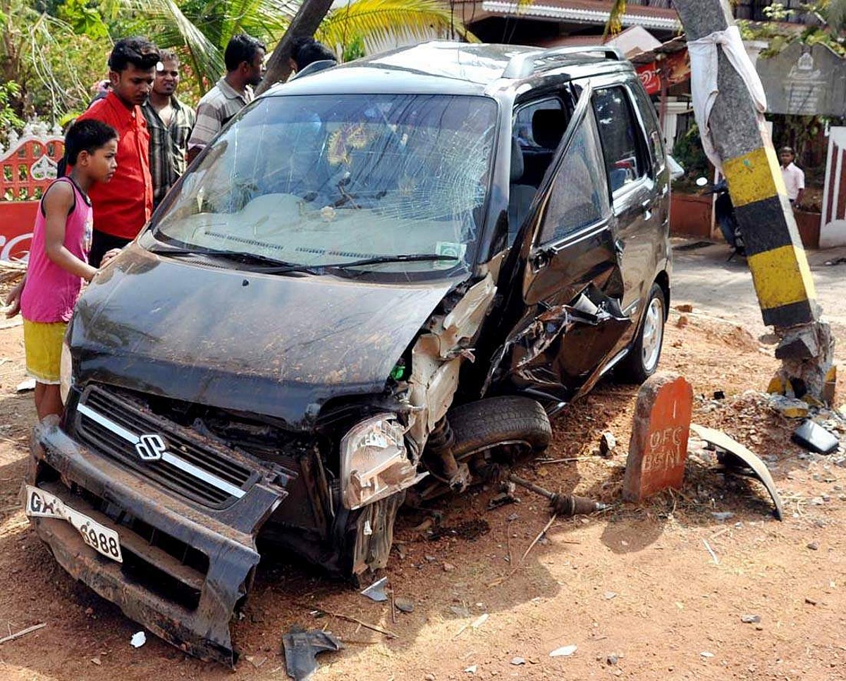 The front and left side of a Wagon-R vehicle completely damaged in an accident at Verna.