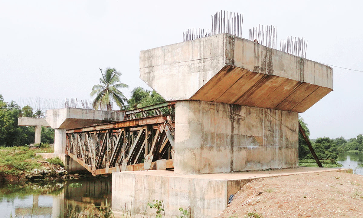The incomplete Sinquetim-Benaulim bridge