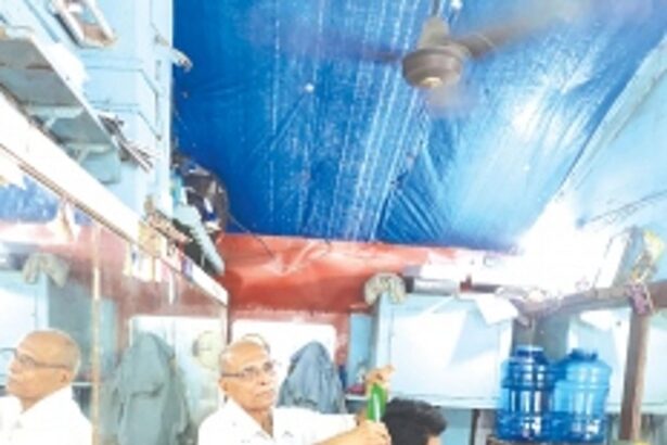 The last local mhalo of Cuncolim, Balu Kurtarkar, preserves traditional barbering