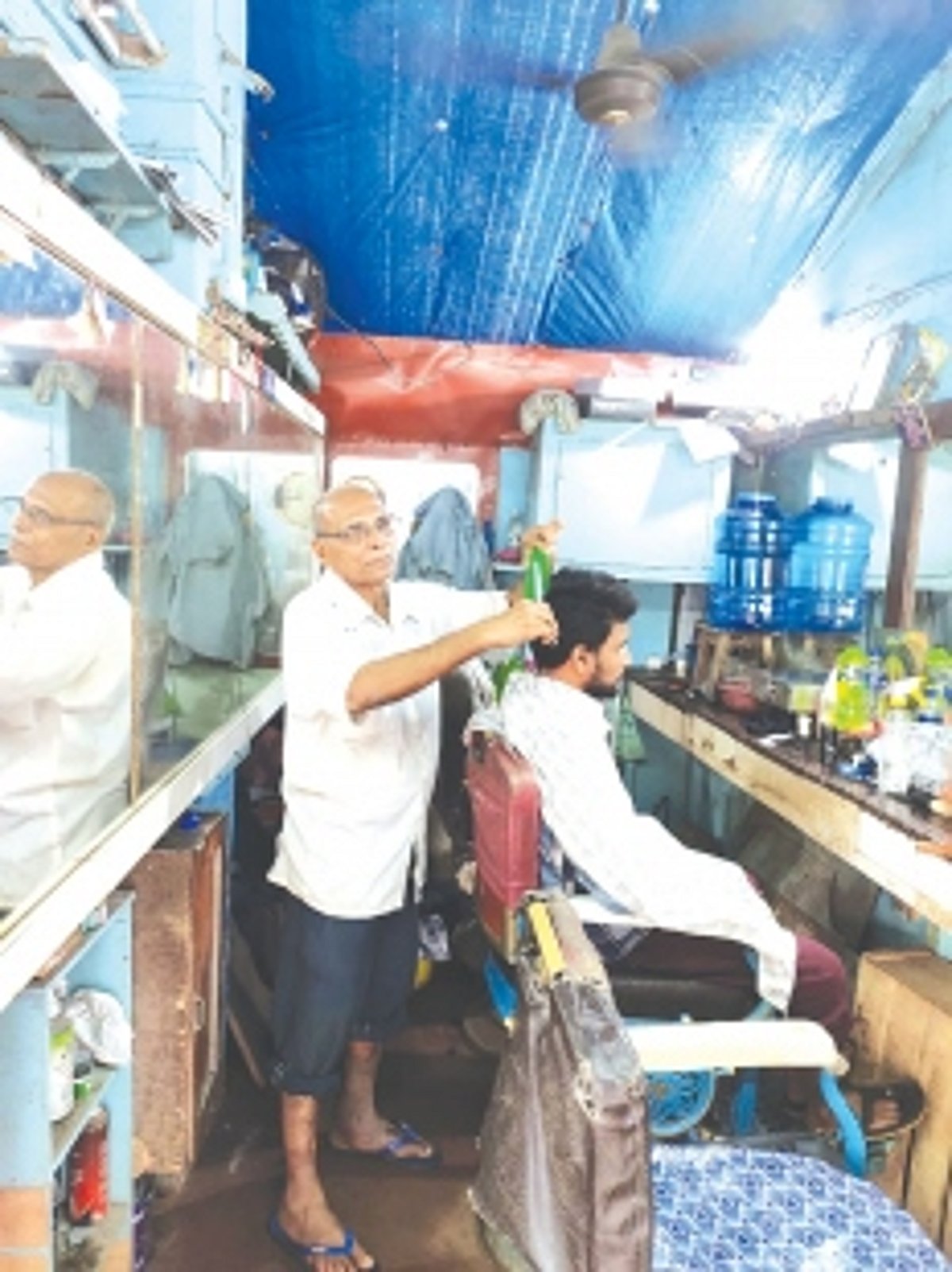 The last local mhalo of Cuncolim, Balu Kurtarkar, preserves traditional barbering