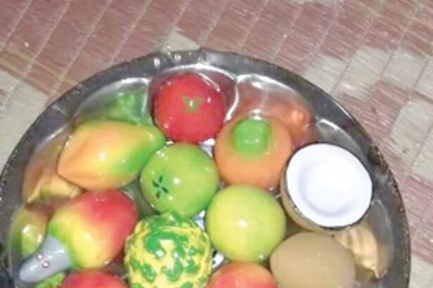 The magic hands of Chitaris from Demani give life to dead wood