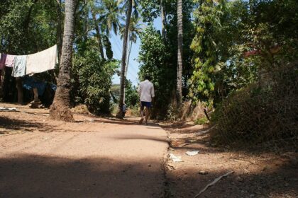 The narrow road to Aivao that awaits tarring for many years.