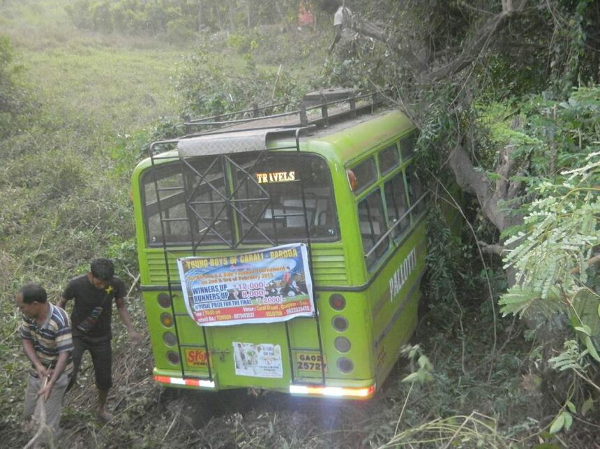 The passenger bus that went off mailthe road at Oddar-Curchorem.