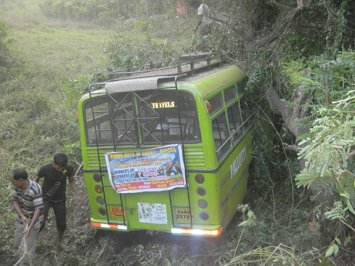 The passenger bus that went off mailthe road at Oddar-Curchorem.