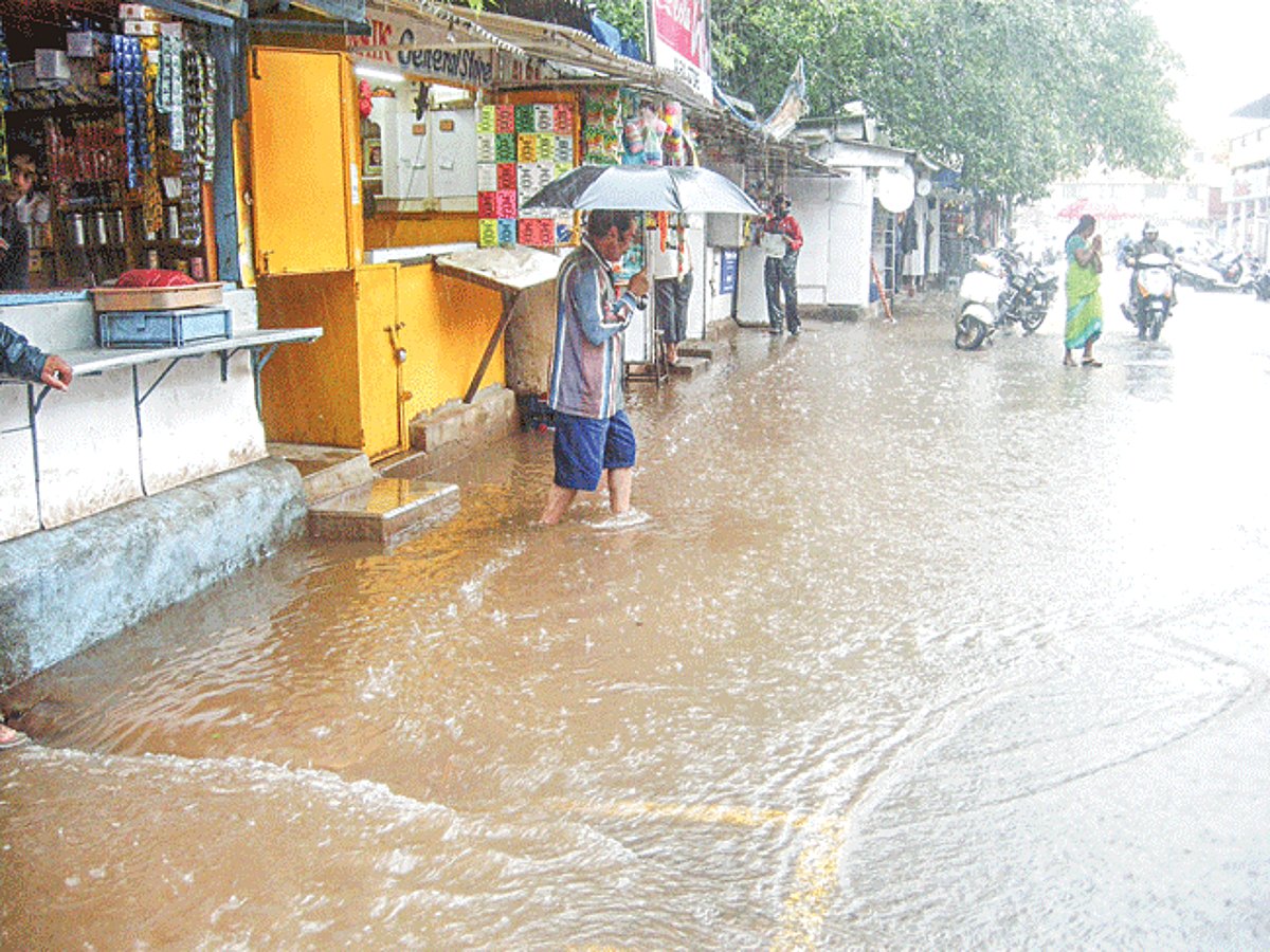 The station road at Margao was inundated following incessant rains, on Thursday.