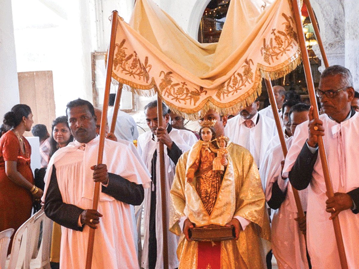 The statue of Mae Dos Pobres being taken in a procession at Jesus and Mary Church, Nuvem on the occasion of the feast which was celebrated with pomp and gaiety.