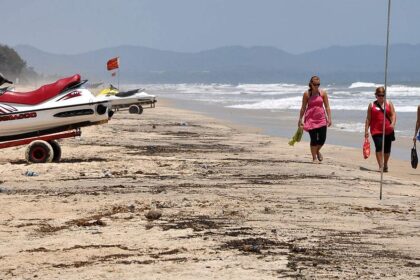 The tar balls at the Benaulim beach.