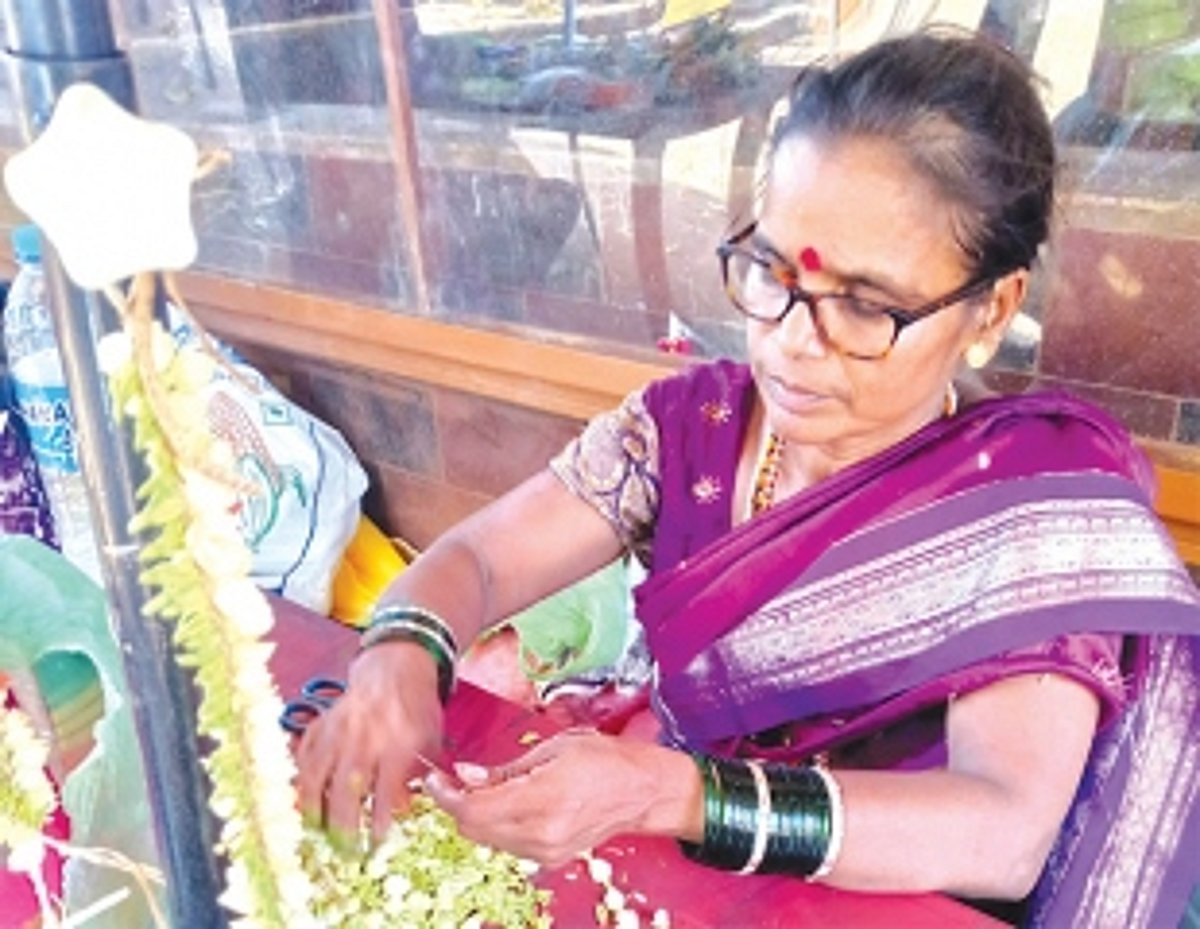 The women who craft fragrant mogra garlands for Shirgao’s famous Lairai Devi zatra